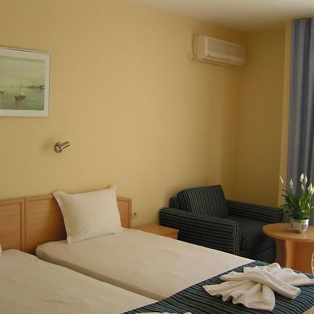 Семеен Хотел Бриз Sozopol Exterior foto