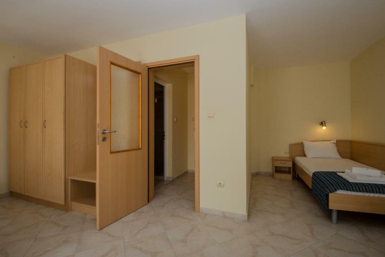 Семеен Хотел Бриз Sozopol Exterior foto